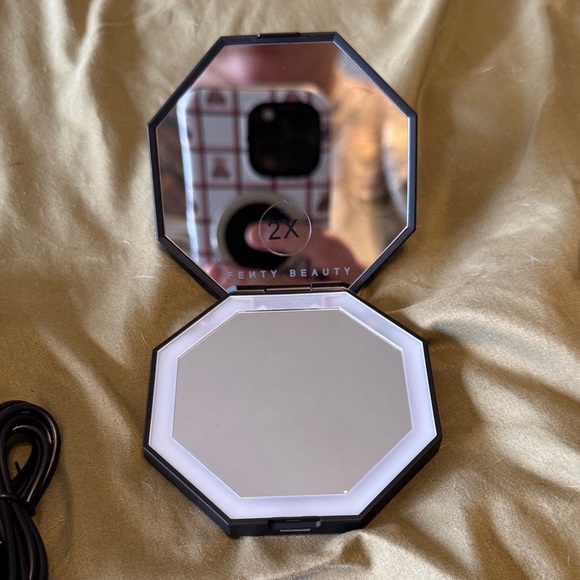 Fenty Beauty Black and White Compact with Box - Picture 2 of 2